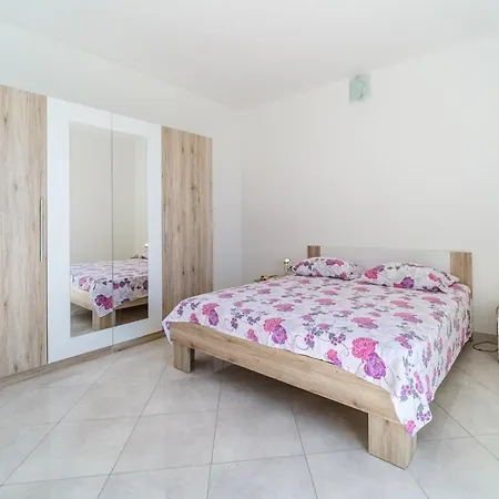 Paradise Apartment